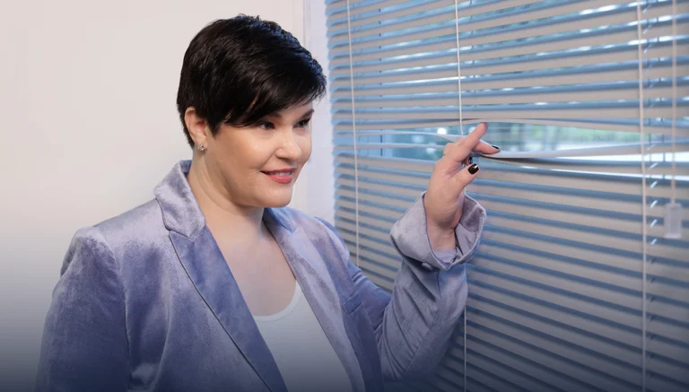 Lisa Meade Romero teaching how to identify and fix organizational dysfunction